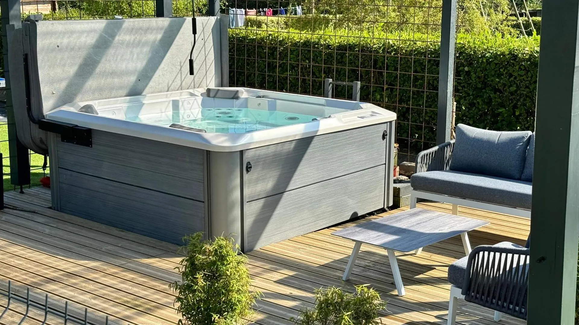 Holiday home Maison A Avec Air De Jeux Et Jacuzzi Yvias