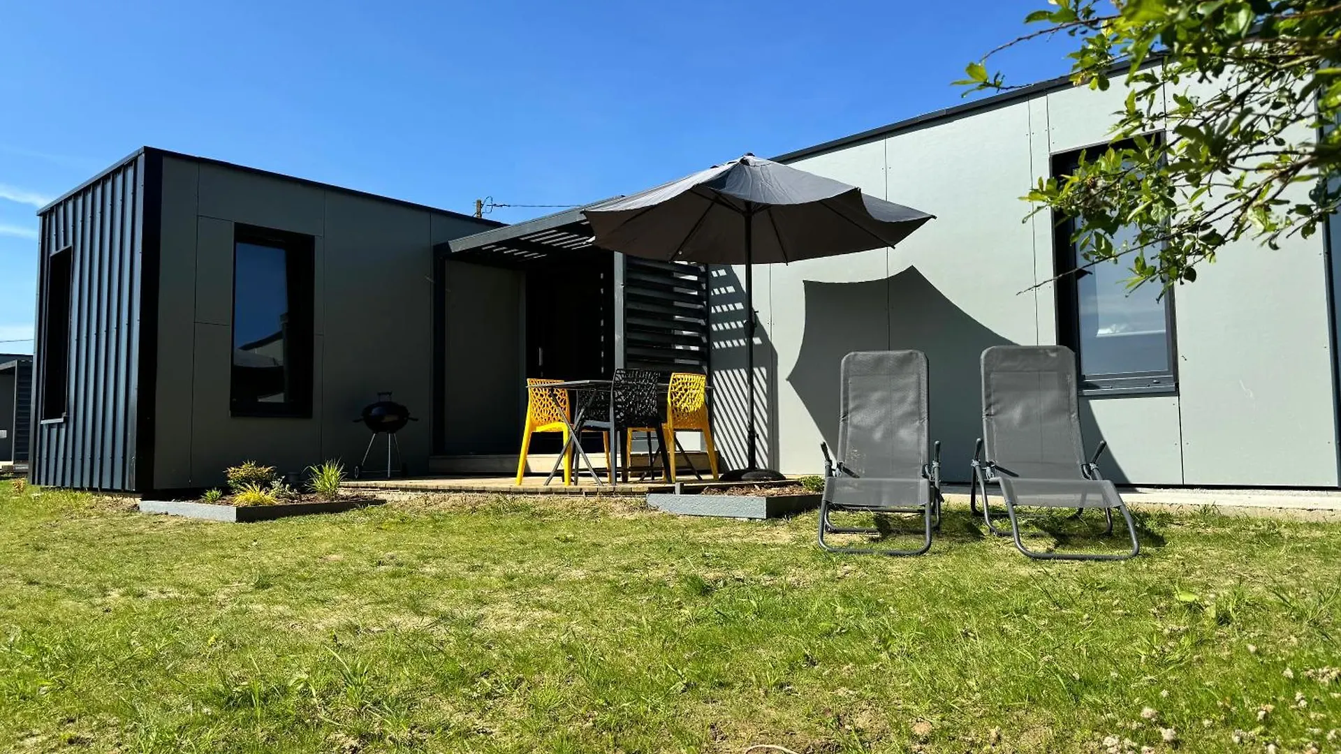 Maison A Avec Air De Jeux Et Jacuzzi Yvias France